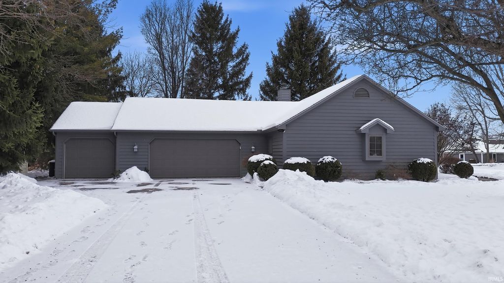 Photo of 14721 Lightning Ridge Run, Fort Wayne, IN 46814 (MLS # 202604777)