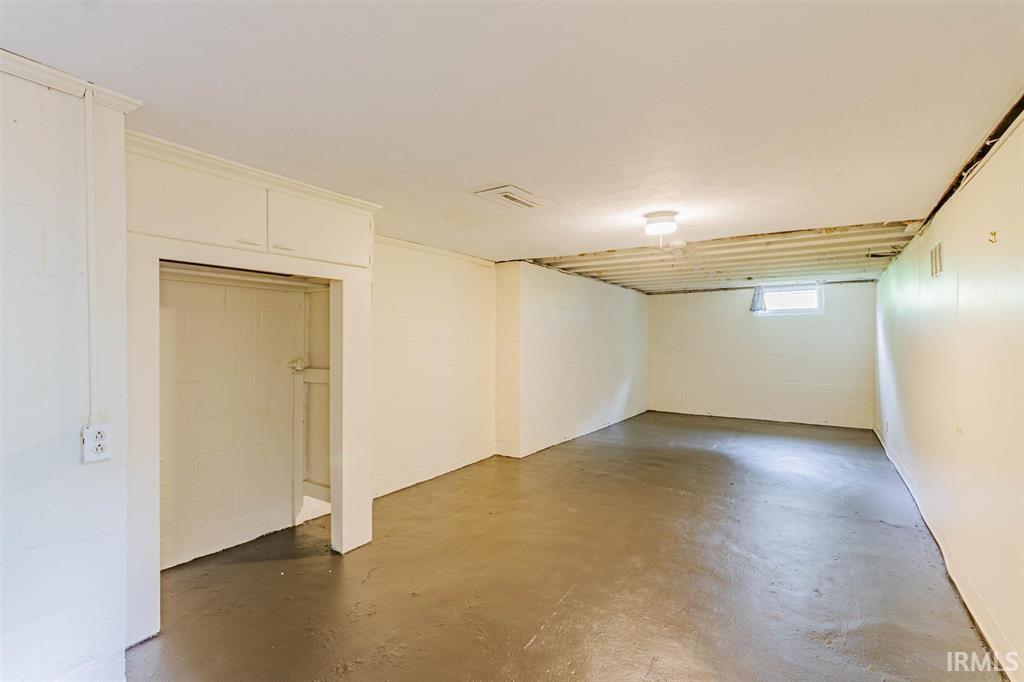 South Bend, Indiana 46635, United States, 3 Bedrooms Bedrooms, ,1 BathroomBathrooms,Residential,Active,3513