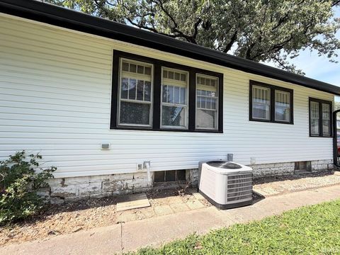 Tiny photo for 1108 N Courtland Avenue, Kokomo, IN 46901 (MLS # 202622762)