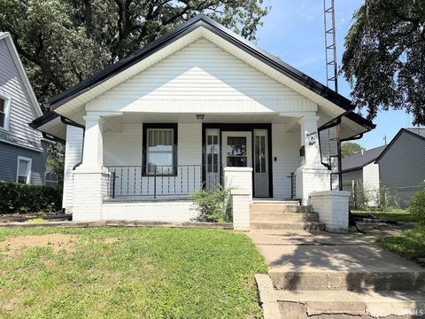 Photo of 1108 N Courtland Avenue, Kokomo, IN 46901 (MLS # 202622762)