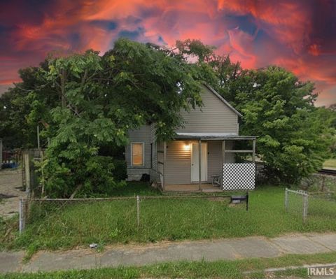 Photo of 429 W 6th Street, Muncie, IN 47302 (MLS # 202543941)
