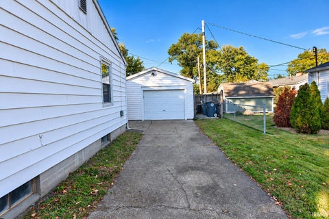 Tiny photo for 607 Lexington Road, Evansville, IN 47710 (MLS # 202643657)