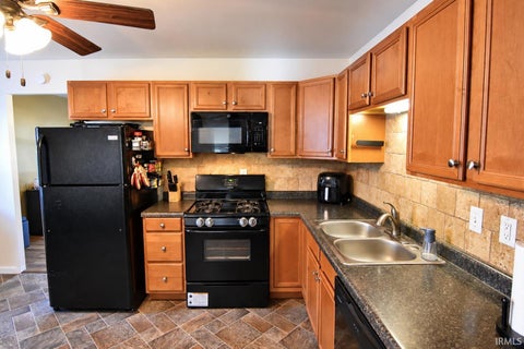 Tiny photo for 607 Lexington Road, Evansville, IN 47710 (MLS # 202643657)