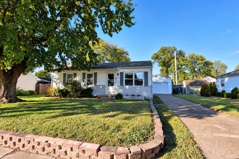 Tiny photo for 607 Lexington Road, Evansville, IN 47710 (MLS # 202643657)