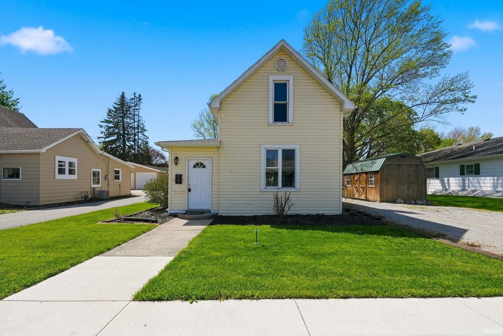 Photo of 403 S Main Street St, South Whitley, IN 46787 (MLS # 202614459)