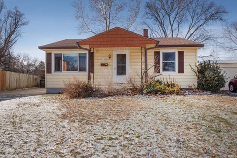 Photo of 1405 Hedgewood Drive, Lafayette, IN 47904 (MLS # 202549922)