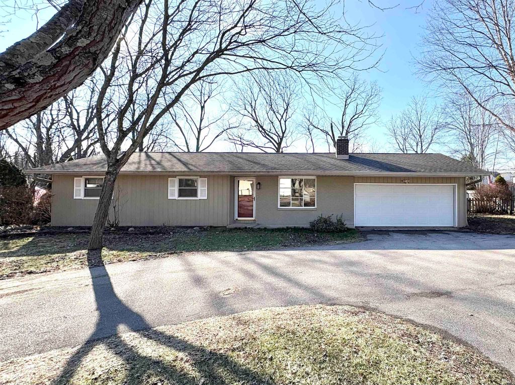 Photo of 4225 N Brookwood Drive, Bloomington, IN 47404 (MLS # 202606169)