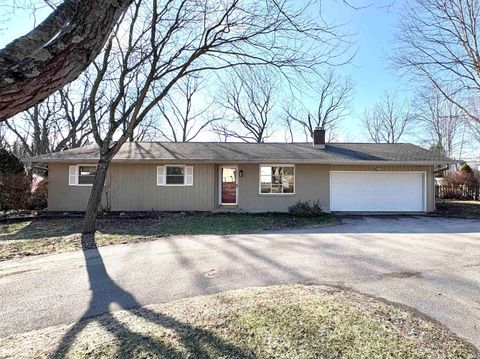 Photo of 4225 N Brookwood Drive, Bloomington, IN 47404 (MLS # 202606169)