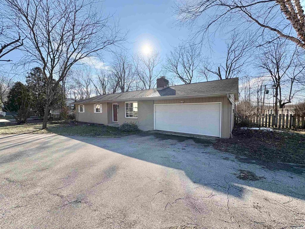 Photo of 4225 N Brookwood Drive, Bloomington, IN 47404 (MLS # 202606169)