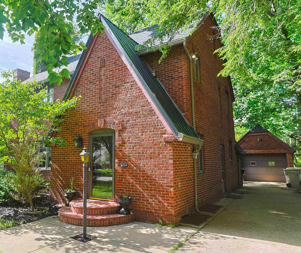 Photo of 1315 Sunnymede Avenue, South Bend, IN 46615 (MLS # 202626534)