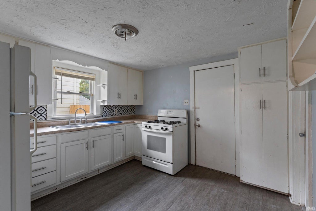 Photo of 815 S 26th Street, South Bend, IN 46615 (MLS # 202642934)