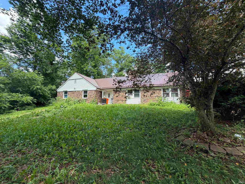 Photo of 2584 W Woodland Avenue, Peru, IN 46970 (MLS # 202633040)
