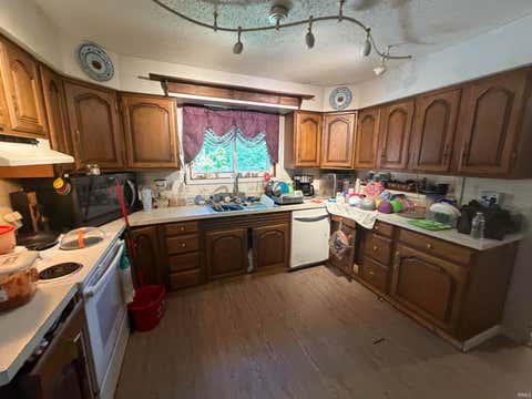 Tiny photo for 2584 W Woodland Avenue, Peru, IN 46970 (MLS # 202633040)