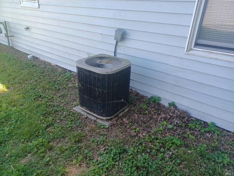 Tiny photo for 2716 S Villa Drive, Evansville, IN 47714 (MLS # 202617670)