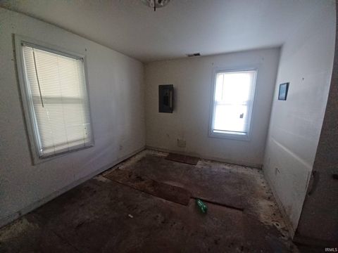 Tiny photo for 2716 S Villa Drive, Evansville, IN 47714 (MLS # 202617670)