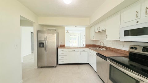 Tiny photo for 1527 W 31st Street, Marion, IN 46953 (MLS # 202637335)