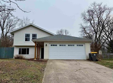 Photo of 802 E Allendale Drive, Bloomington, IN 47401 (MLS # 202548140)