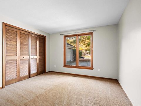 Tiny photo for 5134 W Arlington Park Boulevard, Fort Wayne, IN 46835 (MLS # 202543063)