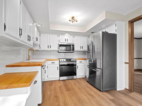 Tiny photo for 5134 W Arlington Park Boulevard, Fort Wayne, IN 46835 (MLS # 202543063)