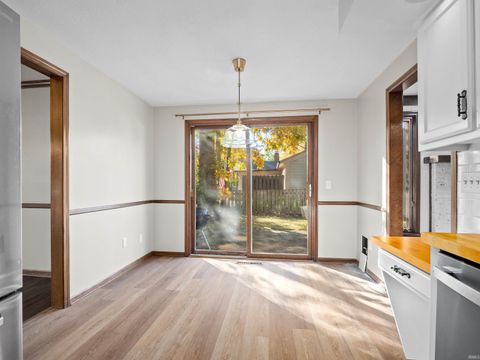 Tiny photo for 5134 W Arlington Park Boulevard, Fort Wayne, IN 46835 (MLS # 202543063)