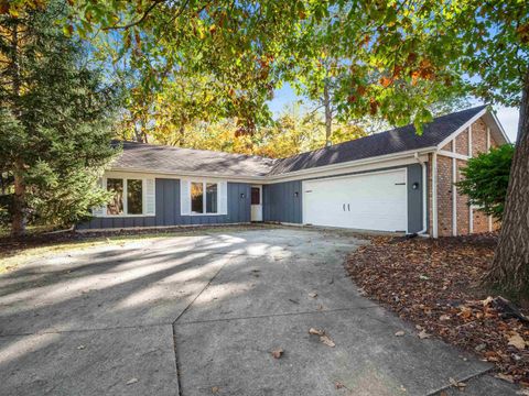 Photo of 5134 W Arlington Park Boulevard, Fort Wayne, IN 46835 (MLS # 202543063)