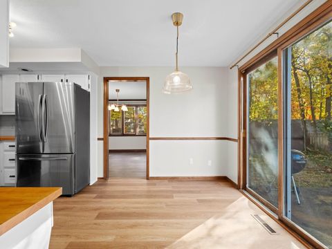 Tiny photo for 5134 W Arlington Park Boulevard, Fort Wayne, IN 46835 (MLS # 202543063)