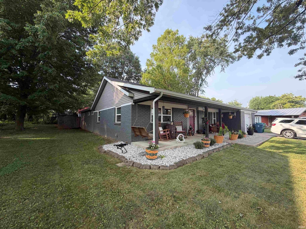 Photo of 525 Circle Drive, Fairmount, IN 46928 (MLS # 202629466)