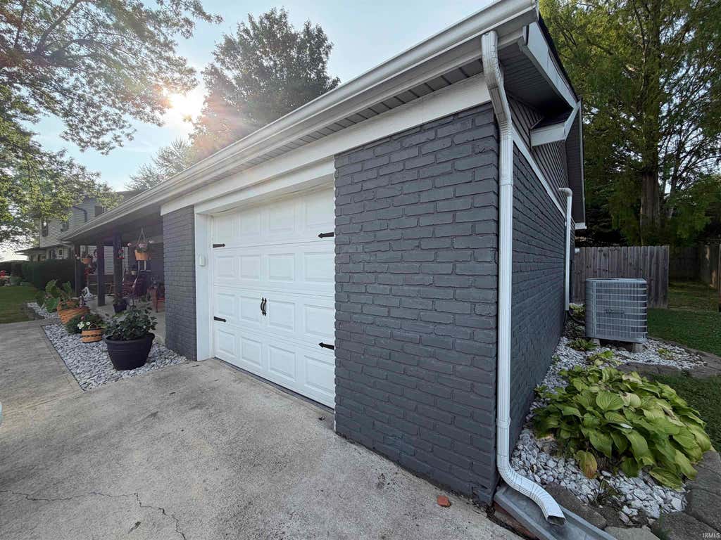 Photo of 525 Circle Drive, Fairmount, IN 46928 (MLS # 202629466)