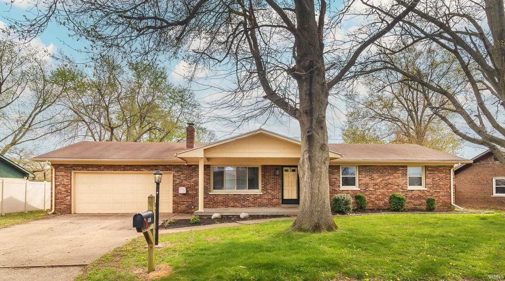 Photo of 408 Kennedy Drive, Mount Vernon, IN 47620 (MLS # 202611298)