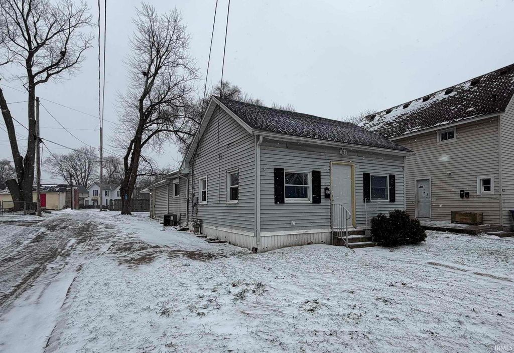 Photo of 1213 Hudson Street, Elkhart, IN 46516 (MLS # 202549813)