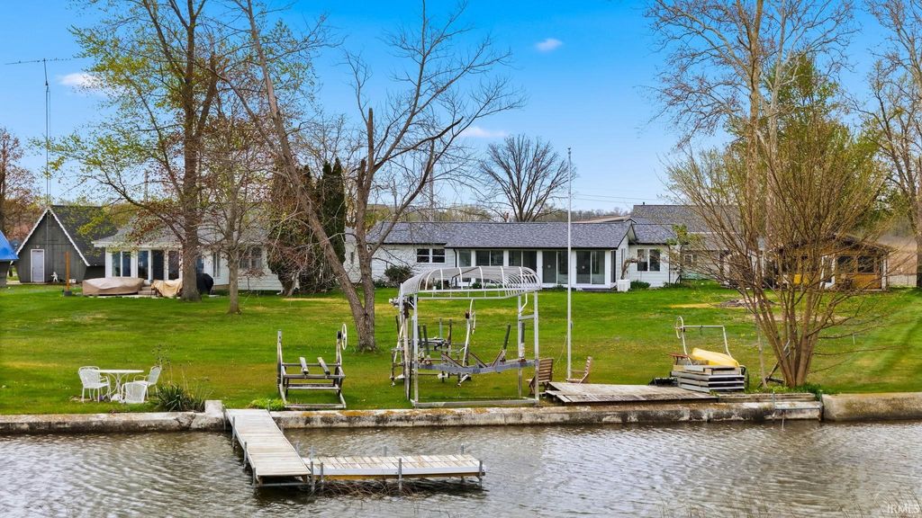 Photo of 110 Ems C19 Lane, Warsaw, IN 46582 (MLS # 202615196)