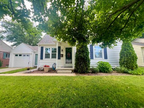Photo of 3225 Crescent Avenue, Logansport, IN 46947 (MLS # 202622565)