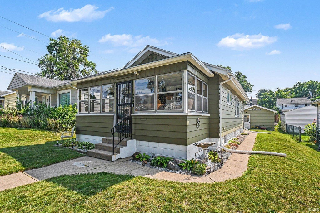 Photo of 734 S 31St Street, South Bend, IN 46615 (MLS # 202628672)