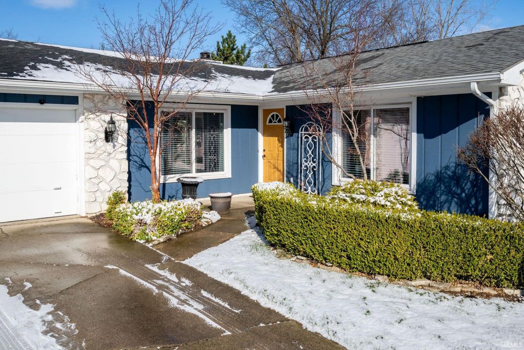 Photo of 4630 Weatherside Run, Fort Wayne, IN 46804 (MLS # 202608813)