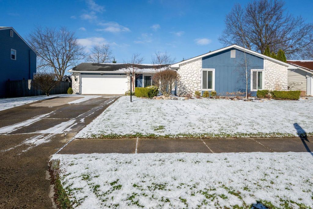 Photo of 4630 Weatherside Run, Fort Wayne, IN 46804 (MLS # 202608813)