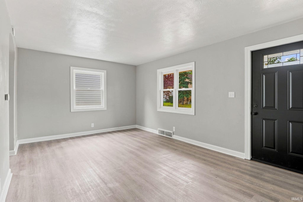 Photo of 4015 Buell Drive, Fort Wayne, IN 46807 (MLS # 202630133)