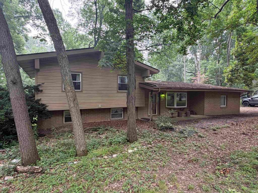 Photo of 9501 Crestridge Drive, Fort Wayne, IN 46804 (MLS # 202630540)