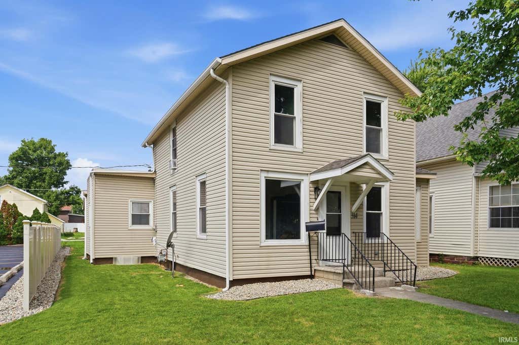 Photo of 314 S Line Street, Columbia City, IN 46725 (MLS # 202634617)