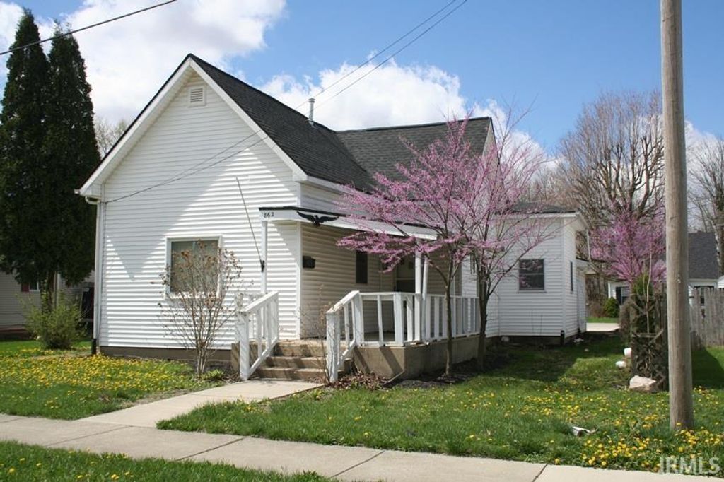 Photo of 862 S JACKSON ST. St, Frankfort, IN 46041 (MLS # 202612636)