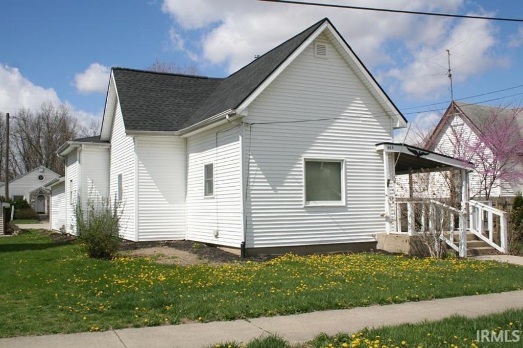 Photo of 862 S JACKSON ST. St, Frankfort, IN 46041 (MLS # 202612636)