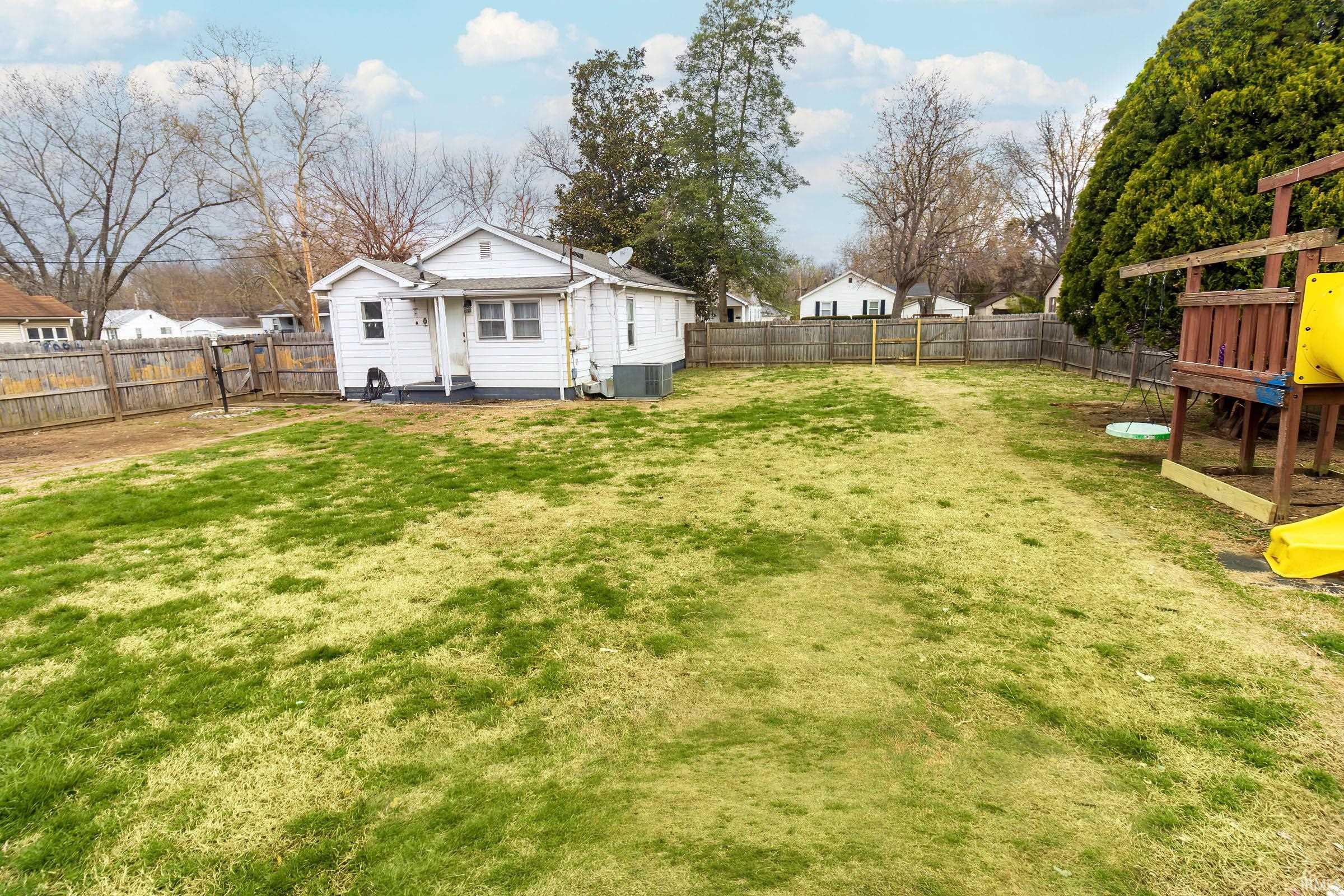 Evansville, Indiana 47711, United States, 2 Bedrooms Bedrooms, ,1 BathroomBathrooms,Residential,Active,98297