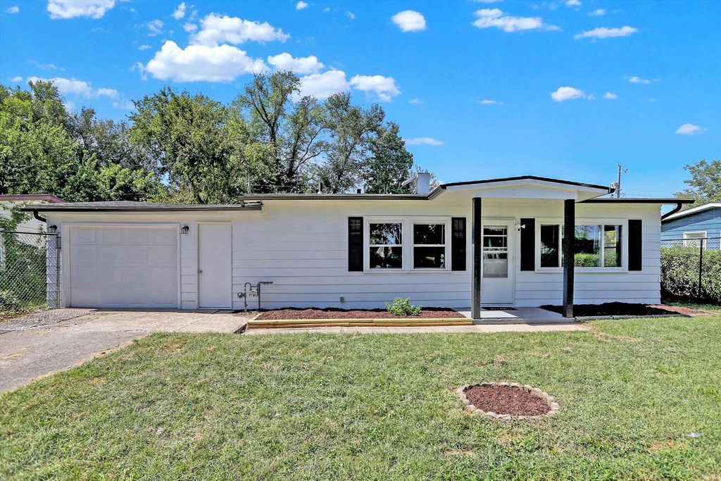 Photo of 834 Center Street, Martinsville, IN 46151 (MLS # 202536578)