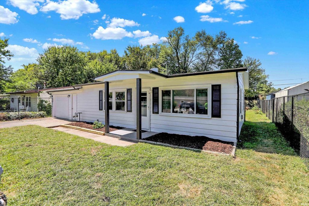 Photo of 834 Center Street, Martinsville, IN 46151 (MLS # 202536578)