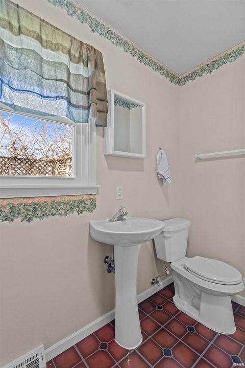 Tiny photo for 213 W WESTMORELAND Drive, Kokomo, IN 46901 (MLS # 202609710)