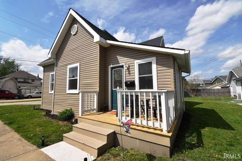 Photo of 208 W Jefferson Street, Frankfort, IN 46041 (MLS # 202613378)