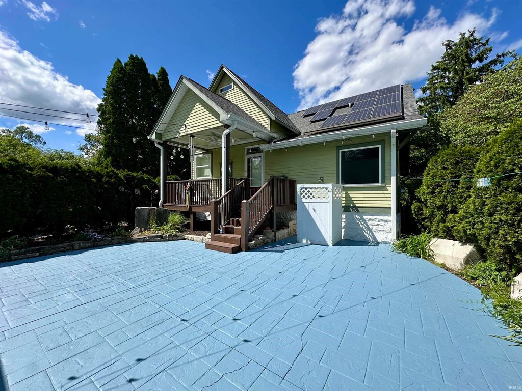 Photo of 705 W 4th Street, Bloomington, IN 47404 (MLS # 202617027)