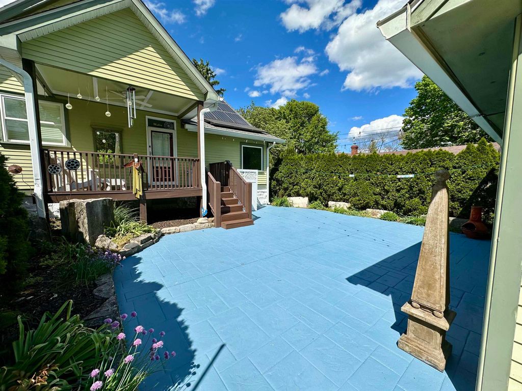 Photo of 705 W 4th Street, Bloomington, IN 47404 (MLS # 202617027)