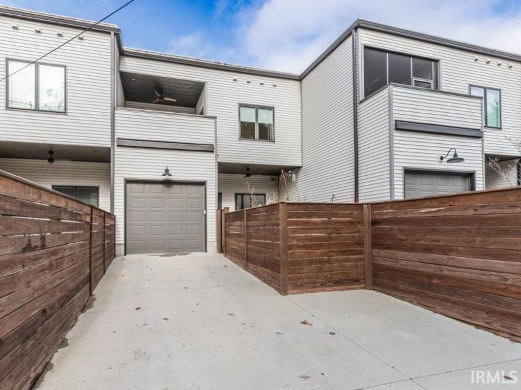 Photo of 31 Jefferson Avenue #102, Evansville, IN 47713 (MLS # 202548258)