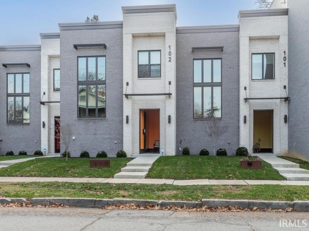 Photo of 31 Jefferson Avenue #102, Evansville, IN 47713 (MLS # 202548258)