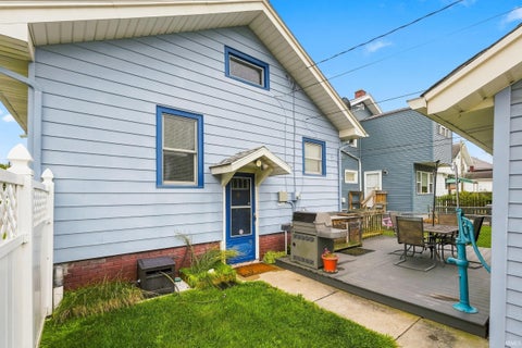 Tiny photo for 2021 Oakland Street, Fort Wayne, IN 46808 (MLS # 202633255)